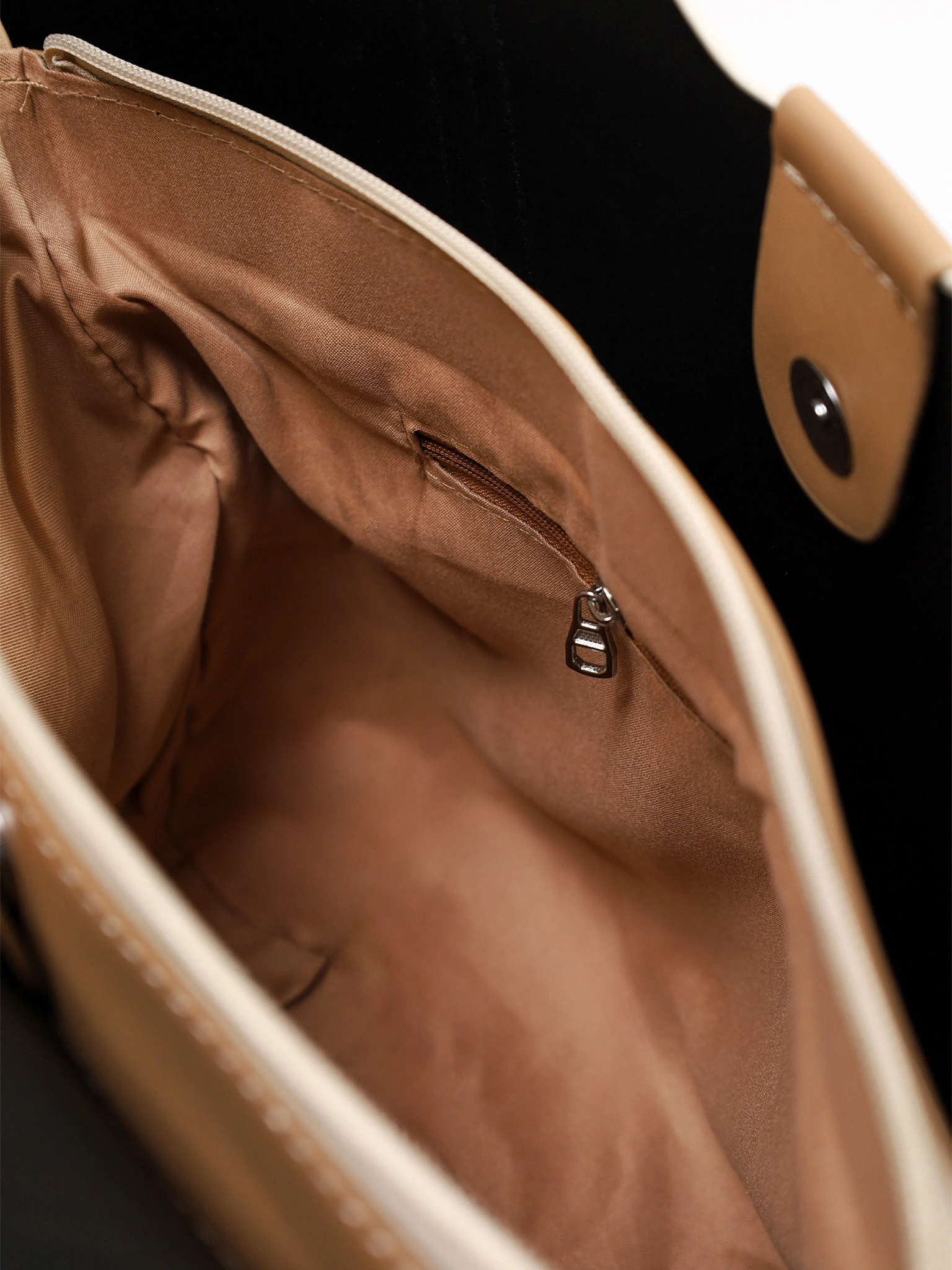 Сумка-тоут с плоскими ручками с брелком-медвежонок в ассортименте